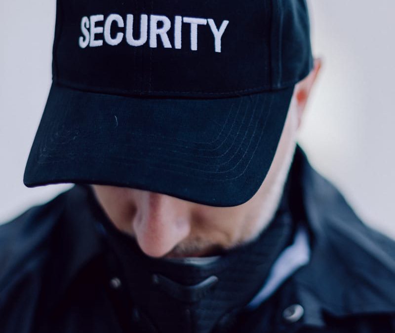 Tại sao nên thuê bảo vệ chuyên nghiệp thay vì thuê cá nhân bảo vệ